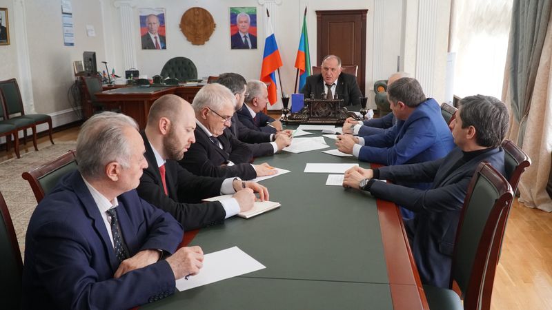 Абдулмуслим Абдулмуслимов провел совещание с коллективом ГКУ РД «Дагсельхозстрой»