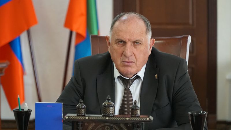 Абдулмуслим Абдулмуслимов провел совещание с коллективом ГКУ РД «Дагсельхозстрой»