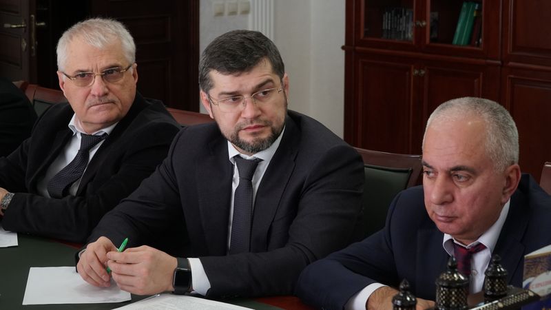 Абдулмуслим Абдулмуслимов провел совещание с коллективом ГКУ РД «Дагсельхозстрой»