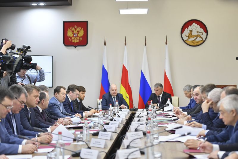Обновлённую госпрограмму развития СКФО рассмотрели на заседании Совета при полномочном представителе Президента РФ в СКФО