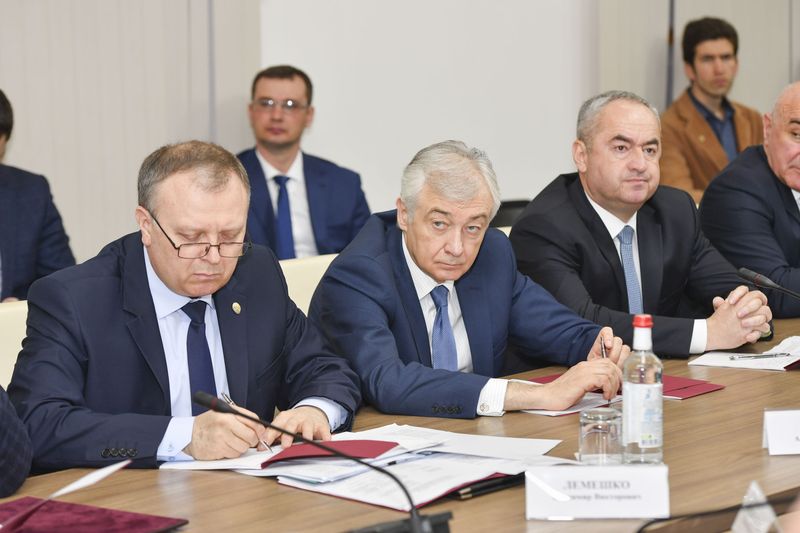 Обновлённую госпрограмму развития СКФО рассмотрели на заседании Совета при полномочном представителе Президента РФ в СКФО