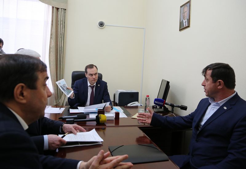 Артём Здунов выслушал проблемы дагестанцев и дал поручения по решению каждой из них