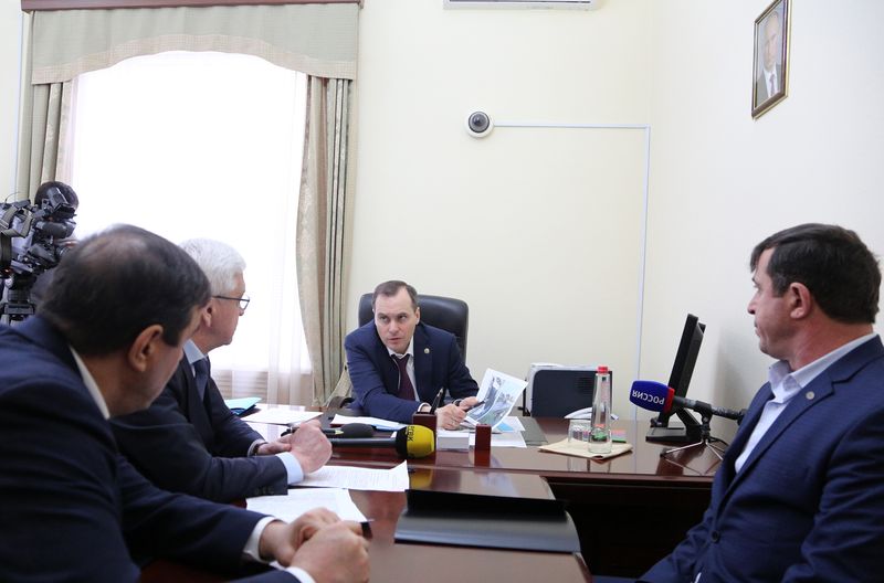 Артём Здунов выслушал проблемы дагестанцев и дал поручения по решению каждой из них