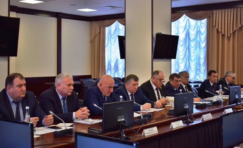 Абдулмуслим Абдулмуслимов принял участие в обсуждении вопросов санитарно-эпидемиологического состояния животноводства СКФО