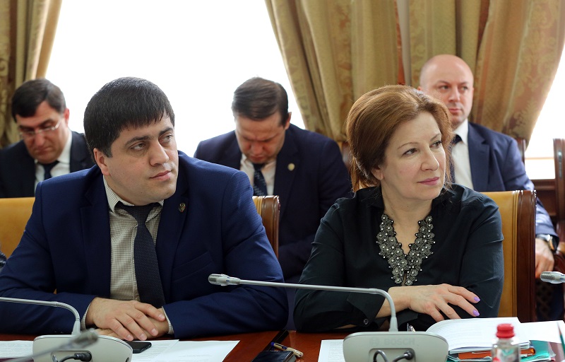 Артём Здунов: «Мы должны обеспечить медицинской помощью каждого школьника»