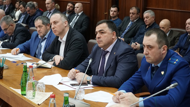 Под руководством Абдулмуслима Абдулмуслимова обсуждены меры по реализации положений Послания Главы РД Народному Собранию РД в части развития мелиорации