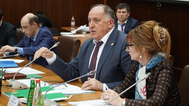 Под руководством Абдулмуслима Абдулмуслимова обсуждены меры по реализации положений Послания Главы РД Народному Собранию РД в части развития мелиорации