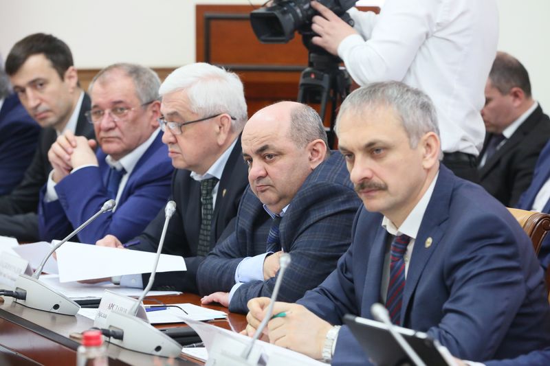 Артём Здунов провел совещание по вопросу  строительства ряда объектов