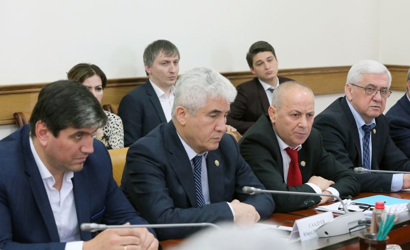 Под руководством Артёма Здунова обсуждена разработка госпрограммы по развитию Дербента