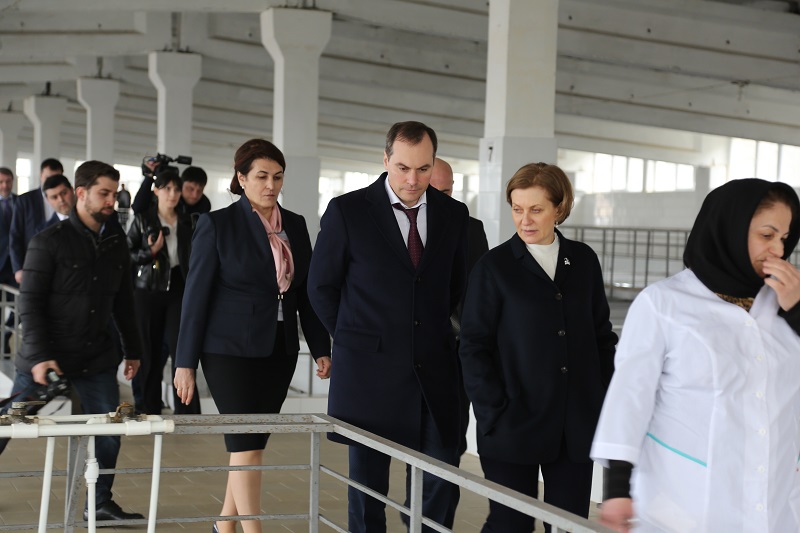 Артём Здунов и Анна Попова посетили объекты водоснабжения гг. Хасавюрта и Махачкалы