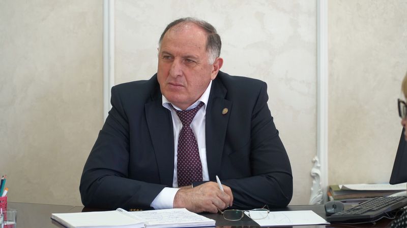 15 обращений рассмотрел Абдулмуслим Абдулмуслимов в ходе приема граждан