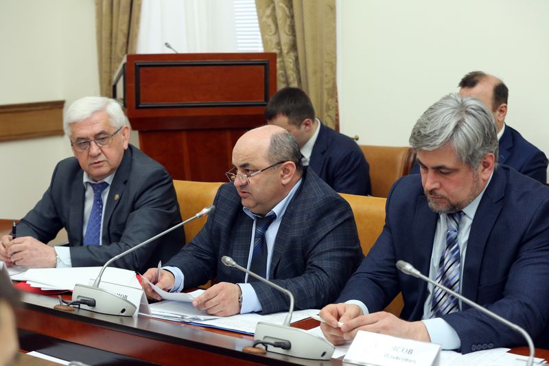 В Правительстве Дагестана обсудили строительство автомобильных газонаполнительных компрессорных станций