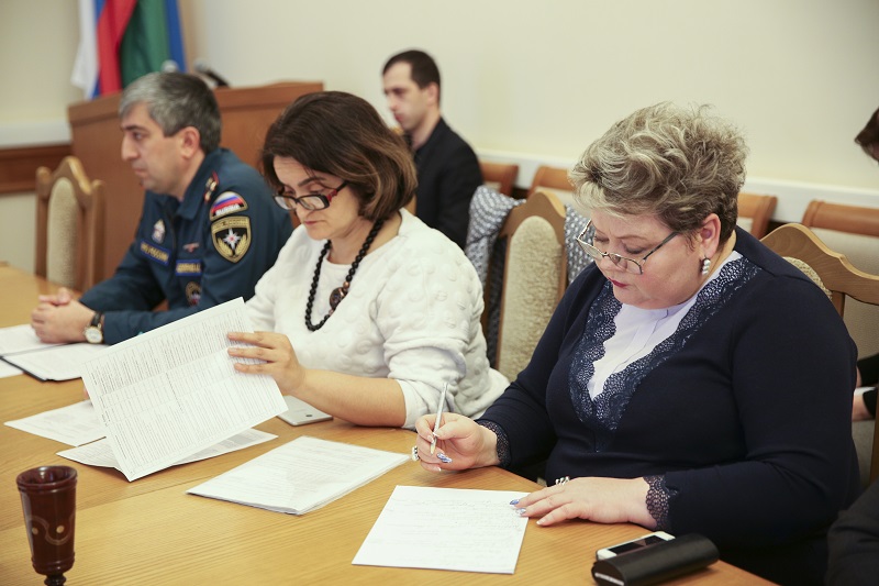 В Правительстве Дагестана обсудили вопросы подготовки к летней оздоровительной кампании детей в 2019 году