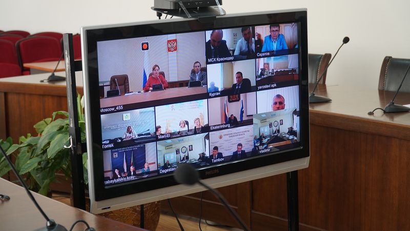 Абдулмуслим Абдулмуслимов принял участие в обсуждении нацпроекта по поддержке малого и среднего предпринимательства