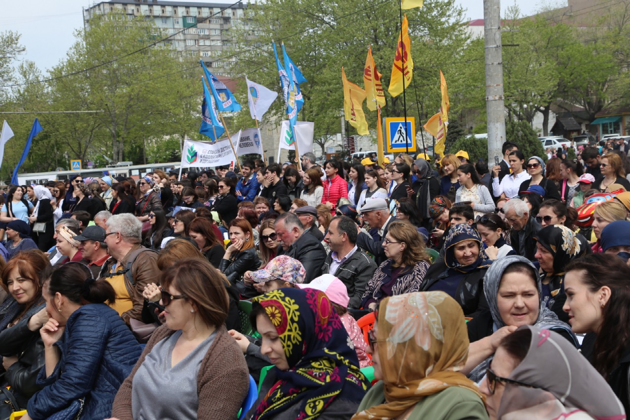 В Махачкале состоялся митинг-концерт, посвященный Празднику весны и труда