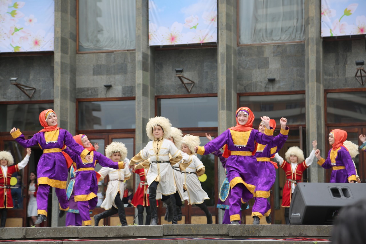 В Махачкале состоялся митинг-концерт, посвященный Празднику весны и труда