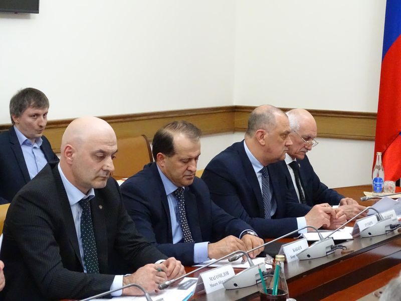 Вопросы перехода телевидения с аналогового на цифровое вещание обсудили в Правительстве Дагестана