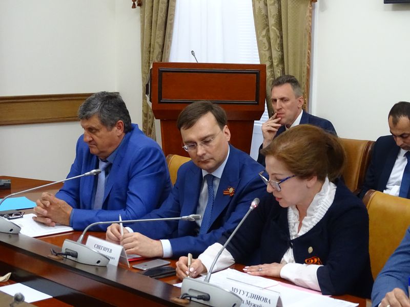 Вопросы перехода телевидения с аналогового на цифровое вещание обсудили в Правительстве Дагестана