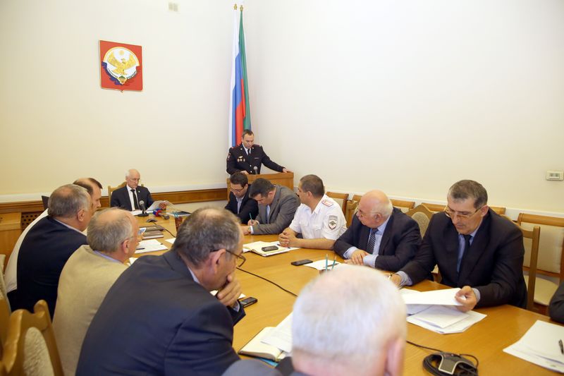 Под руководством Рамазана Джафарова в Правительстве обсудили вопросы обеспечения безопасности дорожного движения