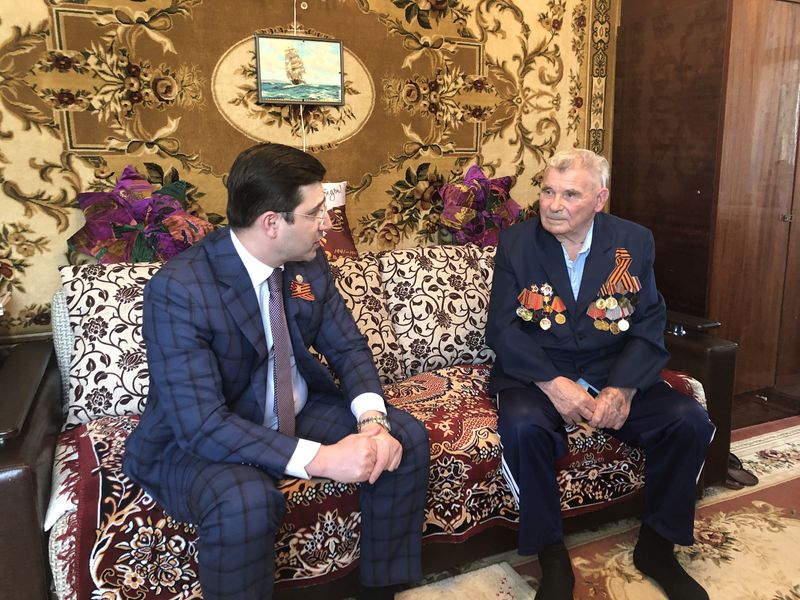 Первый вице-премьер Дагестана Гаджимагомед Гусейнов поздравил ветеранов Великой Отечественной войны