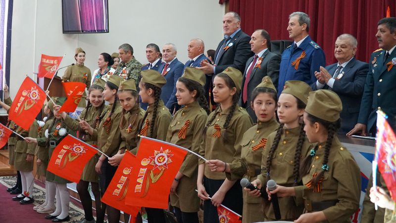 Абдулмуслим Абдулмуслимов посетил ветеранов ВОВ Кизилюртовского района