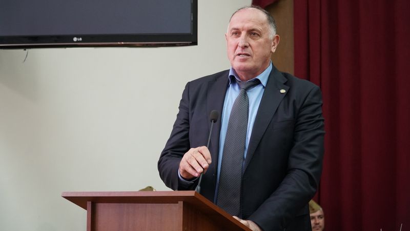 Абдулмуслим Абдулмуслимов посетил ветеранов ВОВ Кизилюртовского района
