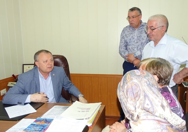 Владимир Лемешко принял участие в акции «День открытых дверей в управляющих компаниях Махачкалы»