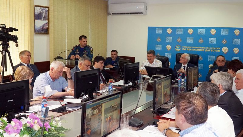 Рамазан Джафаров провел заседание Комиссии при Главе РД по предупреждению и ликвидации ЧС и обеспечению пожарной безопасности