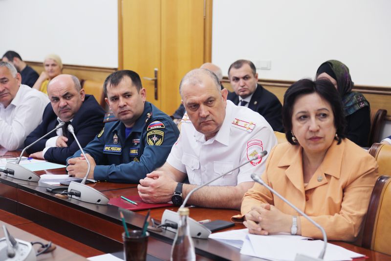 Организацию проведения летней оздоровительной кампании 2019 года в Дагестане обсудили в Правительстве республики