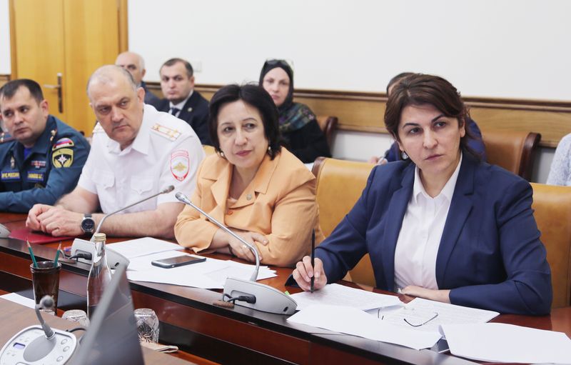 Организацию проведения летней оздоровительной кампании 2019 года в Дагестане обсудили в Правительстве республики