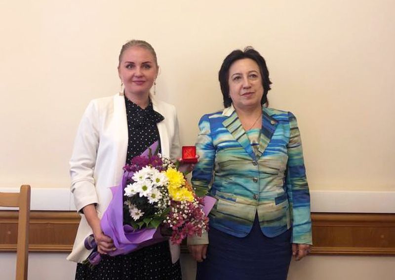 Уммупазиль Омарова наградила активистов добровольческого движения Республики Дагестан