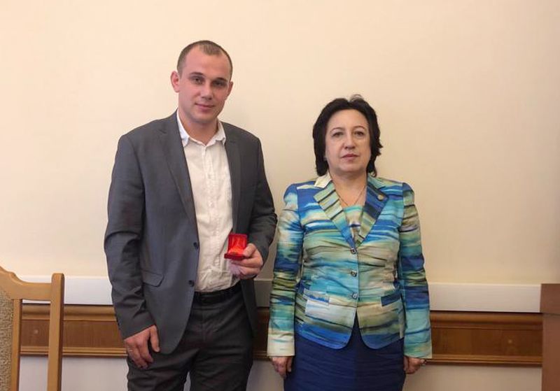 Уммупазиль Омарова наградила активистов добровольческого движения Республики Дагестан