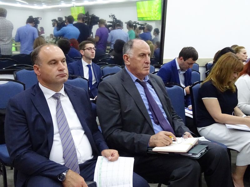 Артём Здунов принял участие в обсуждении вопросов планирования объемов производства и экспорта продукции АПК в СКФО