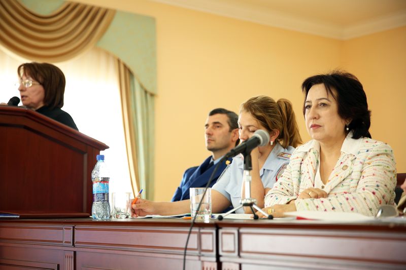 Уммупазиль Омарова провела семинар-совещание по вопросам противодействия идеологии терроризма и экстремизма в образовательной сфере и молодёжной среде