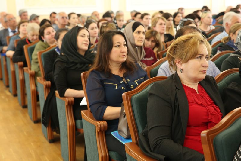 Уммупазиль Омарова провела семинар-совещание по вопросам противодействия идеологии терроризма и экстремизма в образовательной сфере и молодёжной среде