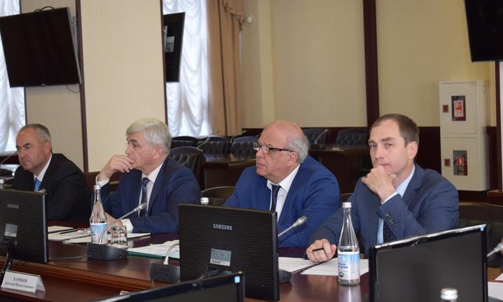 Совещание о мерах по социальной поддержке детей-сирот и оставшихся без попечения родителей, инвалидов и лиц с ограниченными возможностями здоровья состоялось в Пятигорске