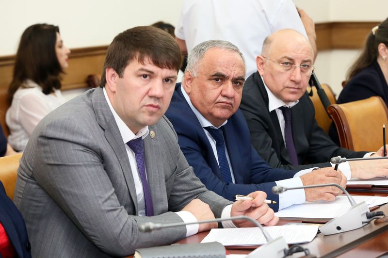 Вопросы совершенствования инфраструктуры инвестплощадок обсудили на заседании Правительства Дагестана