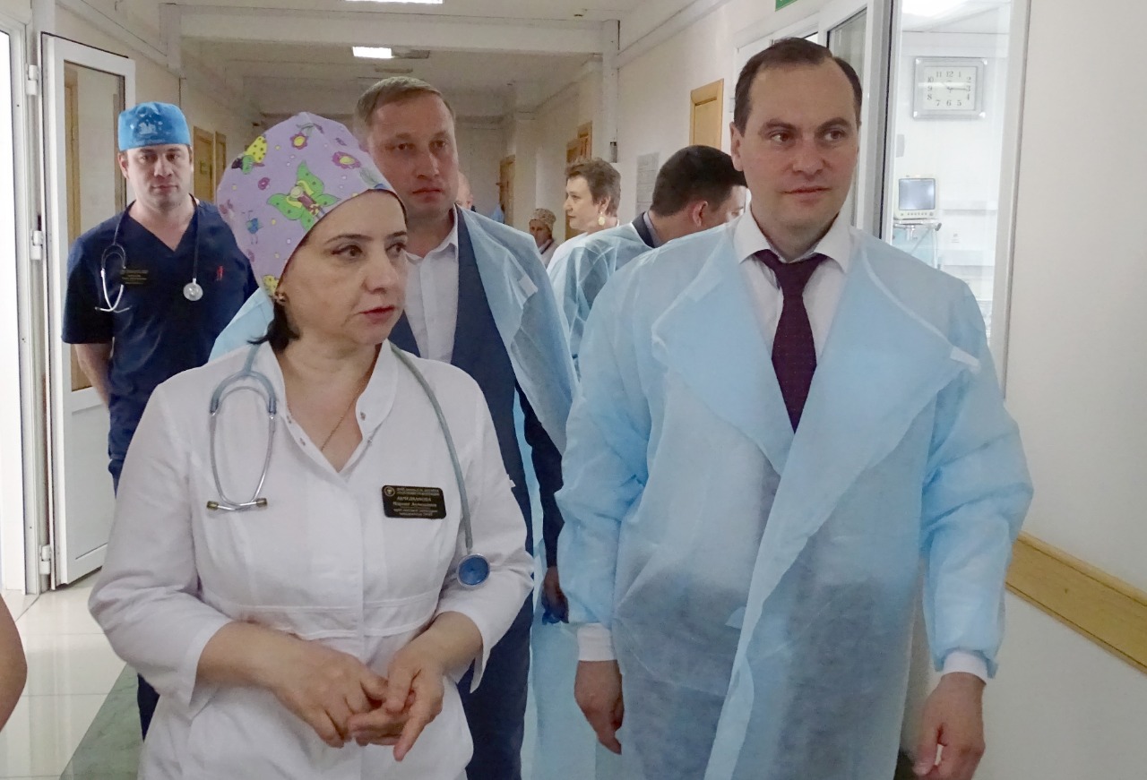 Артём Здунов навестил пациентов детской клинической больницы