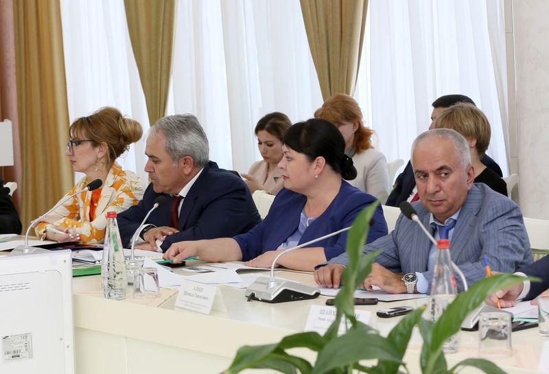 Приоритетные направления развития сельского хозяйства в Дагестане рассмотрели под руководством Артёма Здунова и Джамбулата Хатуова