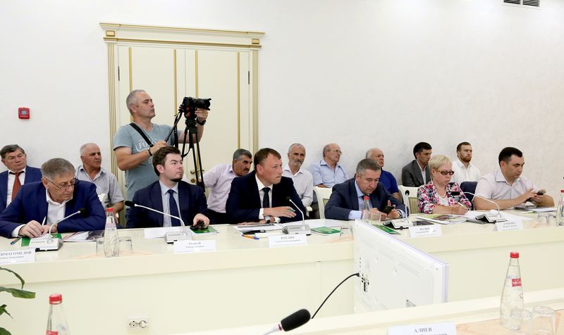 Приоритетные направления развития сельского хозяйства в Дагестане рассмотрели под руководством Артёма Здунова и Джамбулата Хатуова