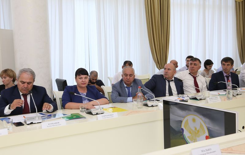 Приоритетные направления развития сельского хозяйства в Дагестане рассмотрели под руководством Артёма Здунова и Джамбулата Хатуова