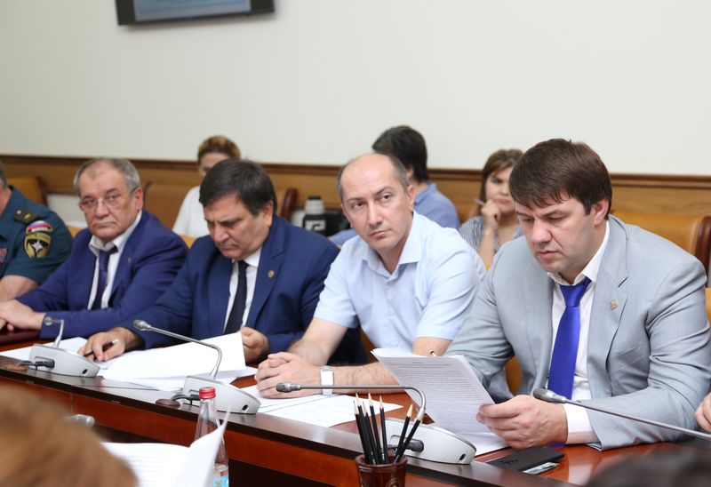 Меры по обращению с твердыми коммунальными и медицинскими отходами в республике рассмотрены на заседании Правительства РД