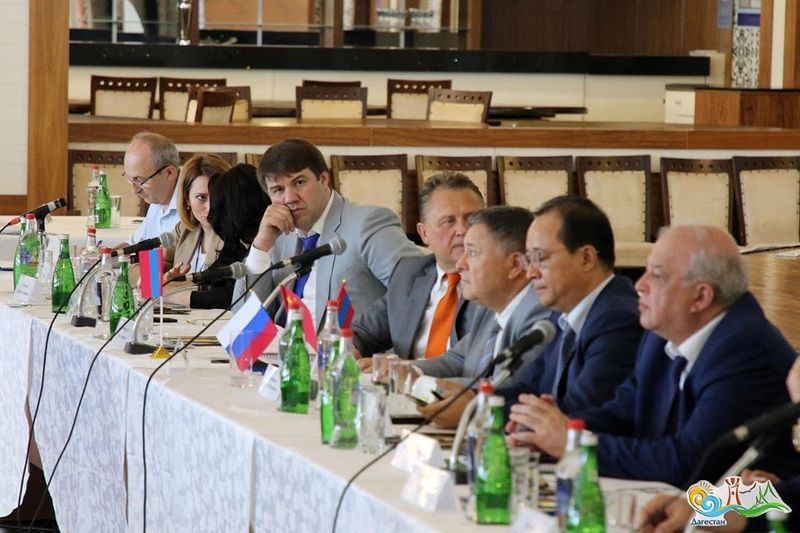 Представители Монголии, Китая и России обсуждают развитие Великого чайного пути на форуме в Дагестане