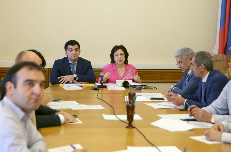 Уммупазиль Омарова призвала некоторых глав муниципалитетов ускорить реализацию проекта «150 школ»
