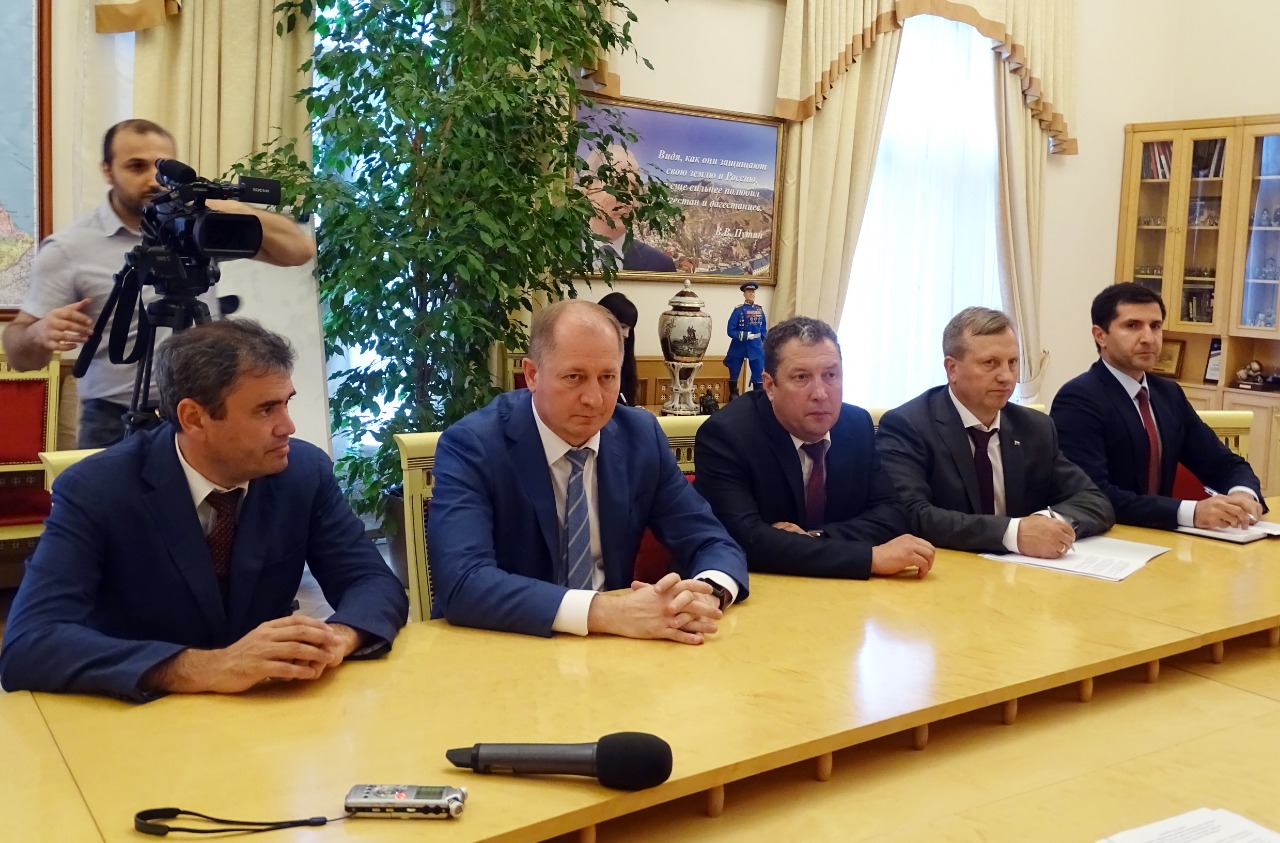 Артёму Здунову представили нового руководителя «Дагестанской сетевой компании»