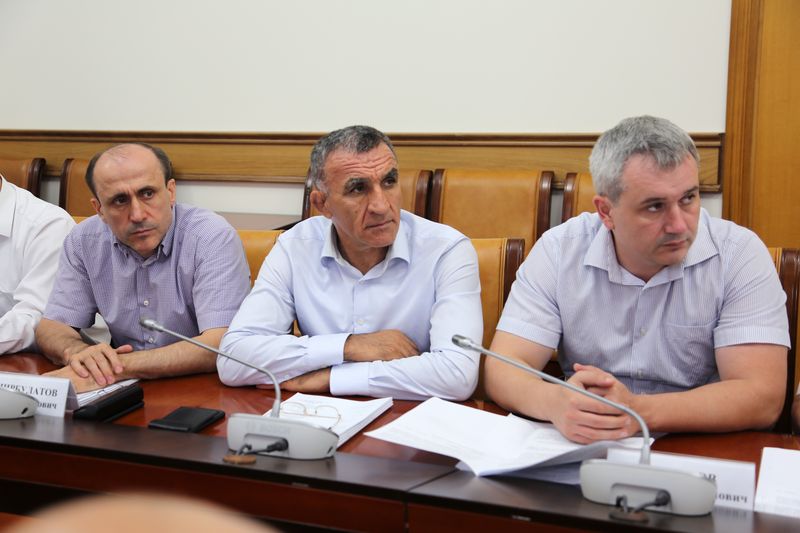 Реализацию нацпроекта «Демография» обсудили на Совете при Главе Дагестана