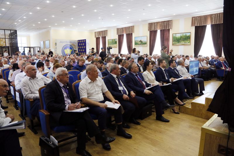 Руководство Дагестана предложило общественности взять под контроль реализацию проектов развития региона