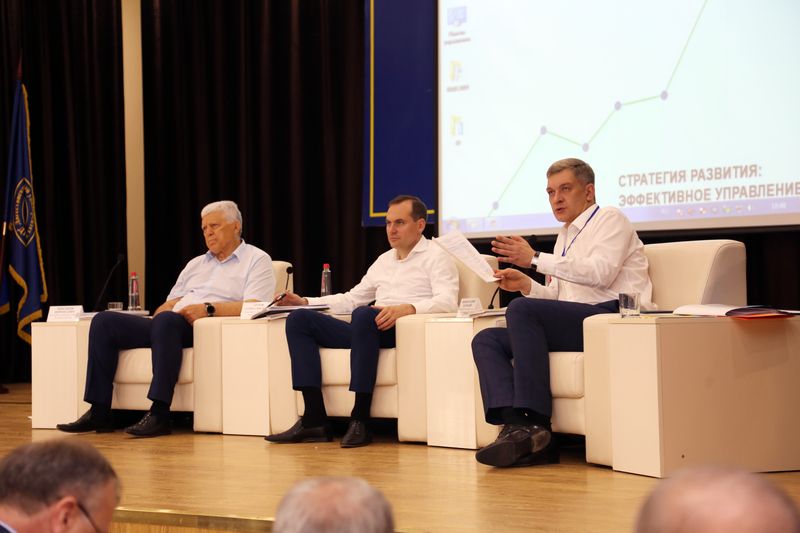 Руководство Дагестана предложило общественности взять под контроль реализацию проектов развития региона