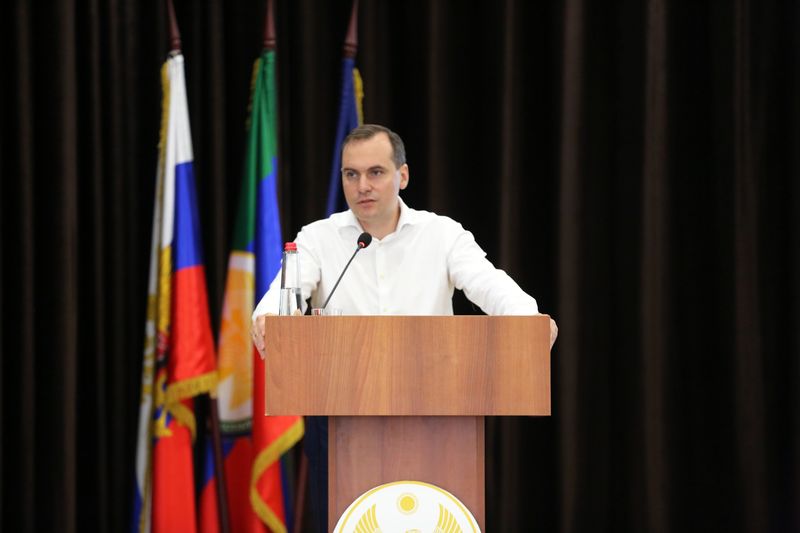 Руководство Дагестана предложило общественности взять под контроль реализацию проектов развития региона