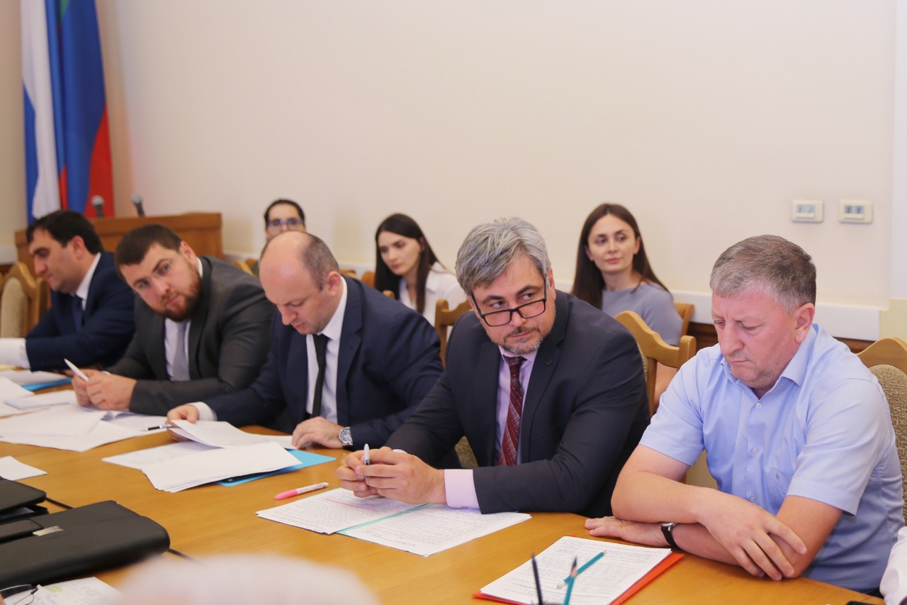 Под руководством Гаджимагомеда Гусейнова обсуждён ход реализации Республиканской адресной инвестиционной программы